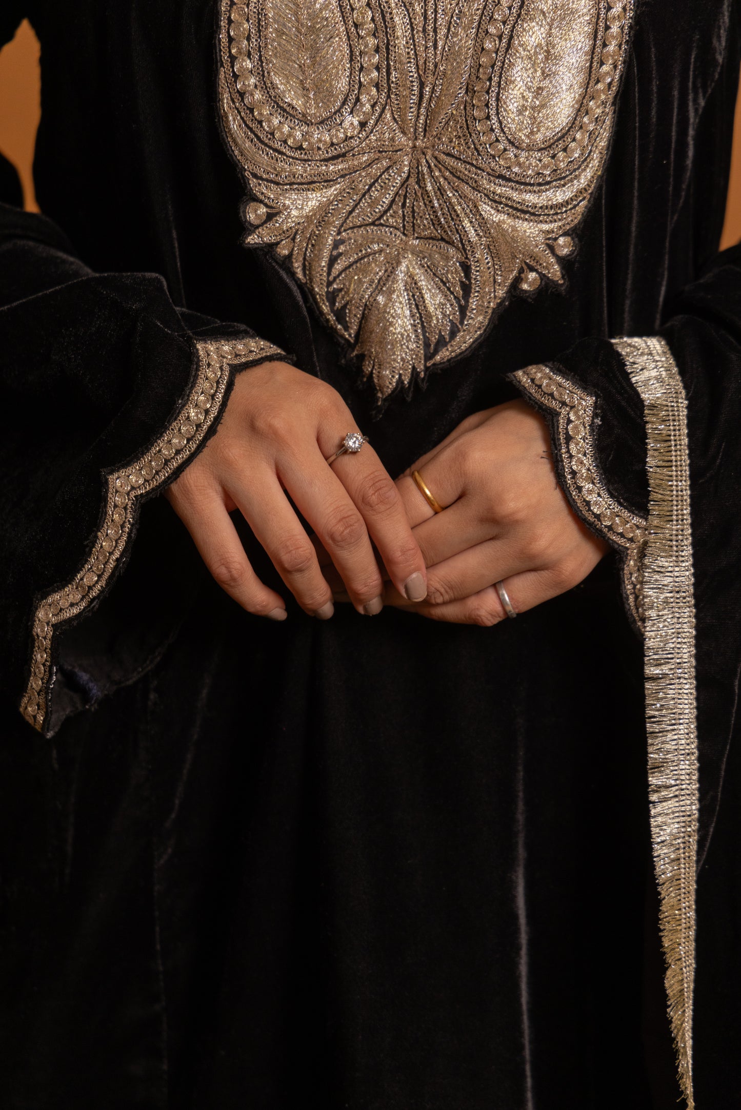 Gul Sharjeena Makhmal Tilla Pheran Set