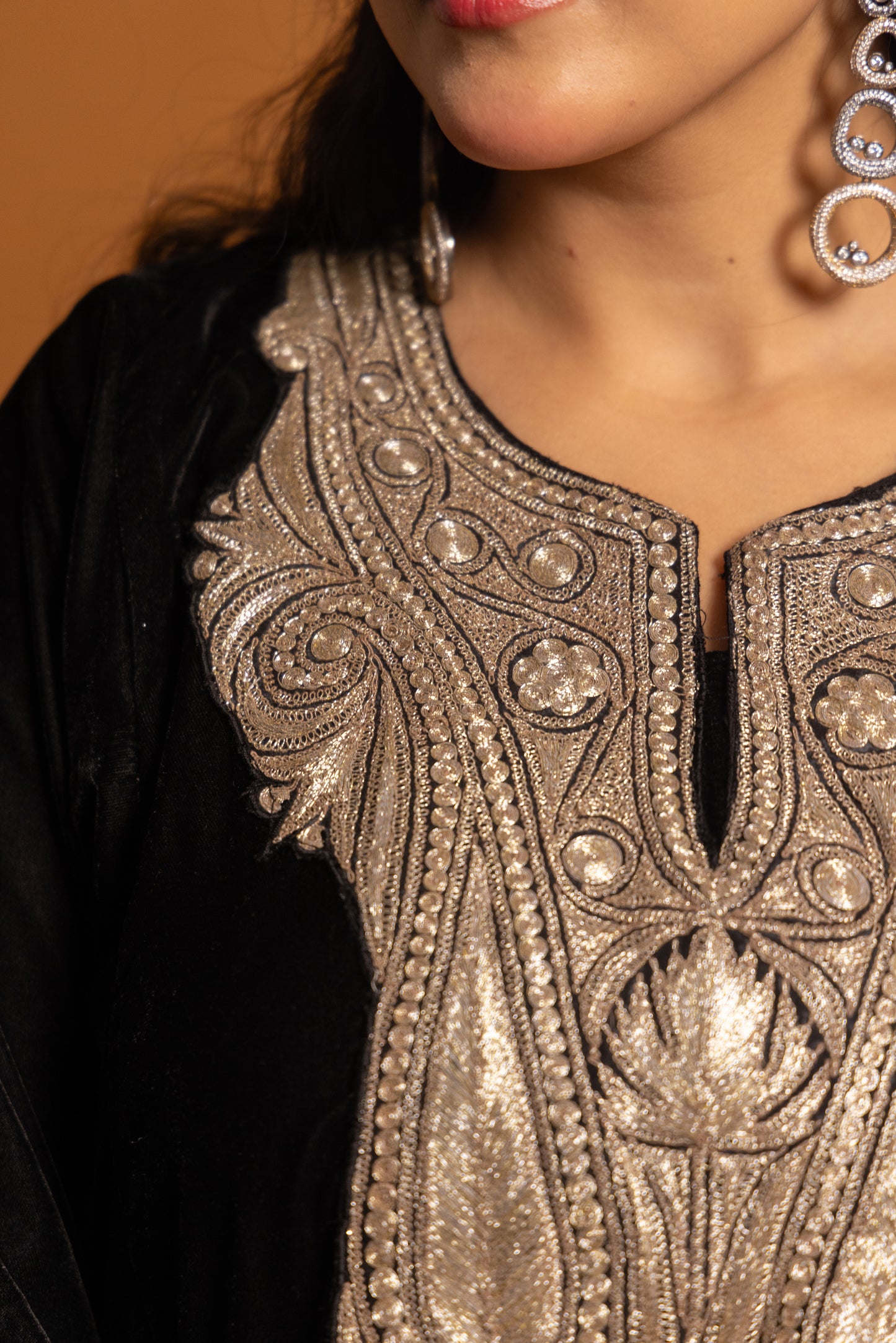 Gul Sharjeena Makhmal Tilla Pheran Set