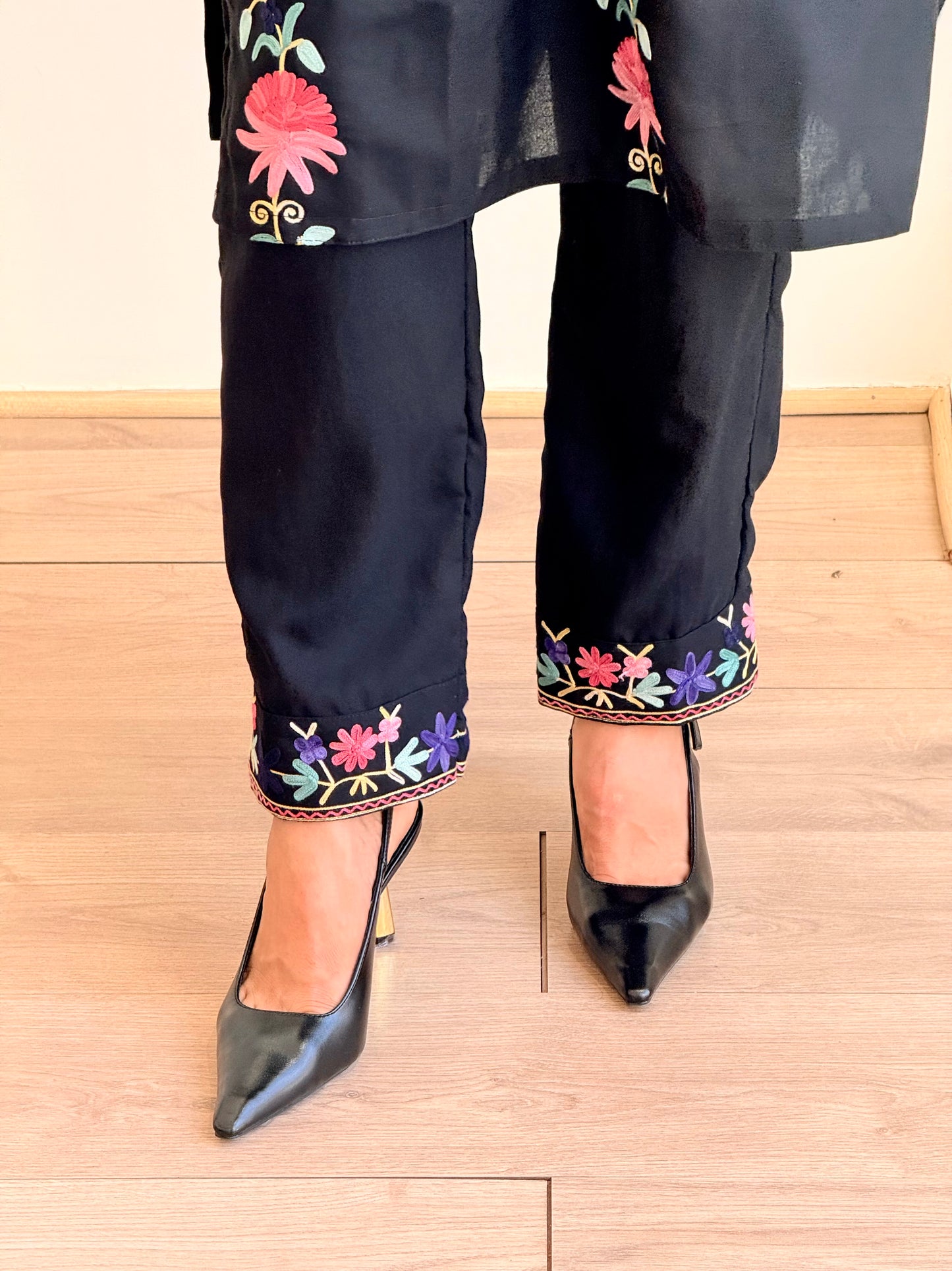 Eclipse black Kashmiri Embroidered cotton set
