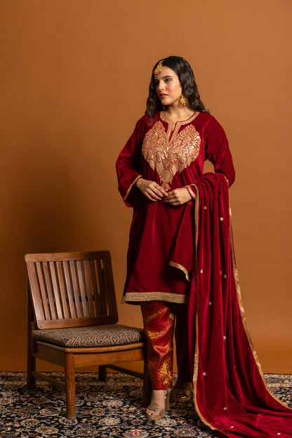 Gul Meerab Makhmal Tilla Pheran Set