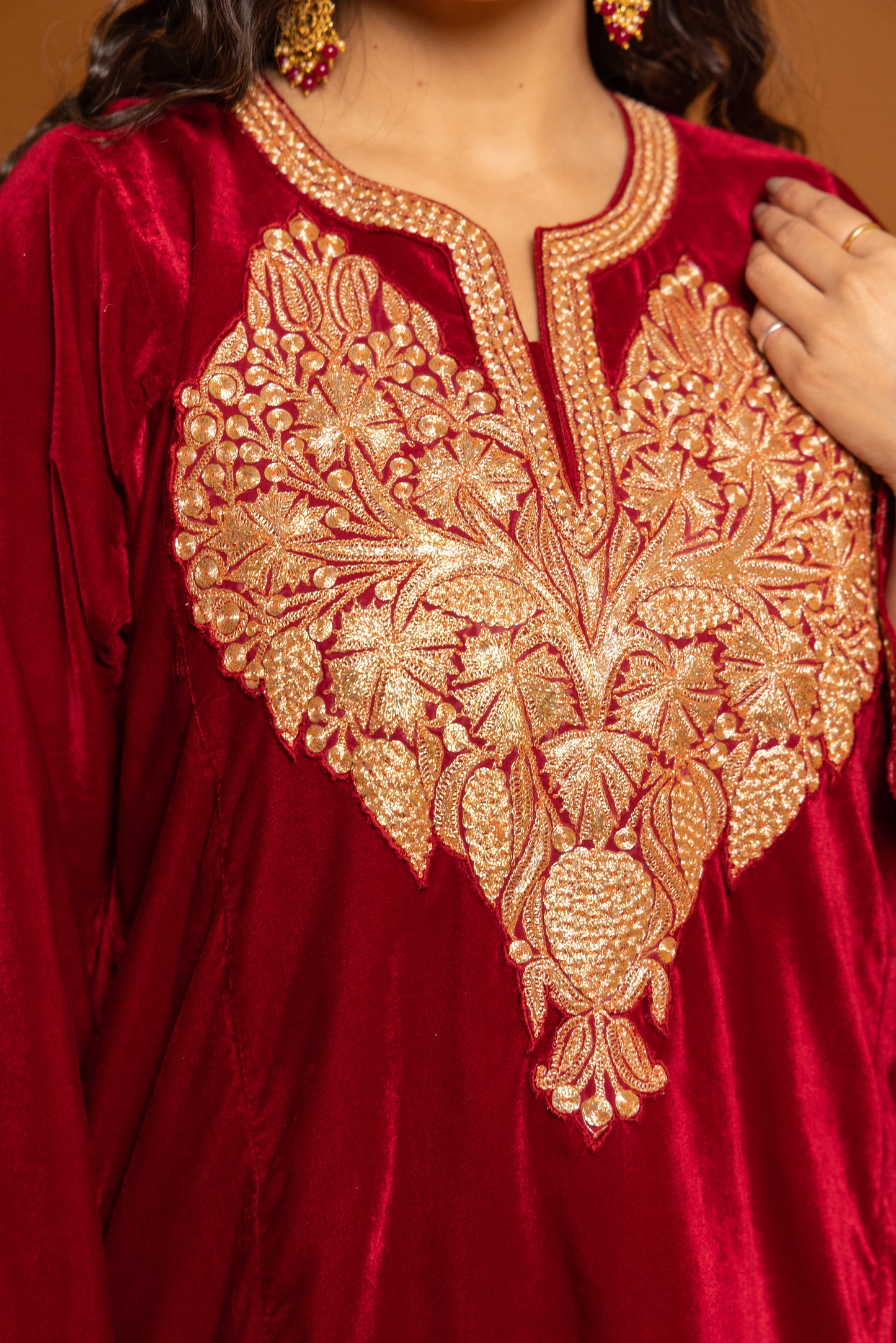Gul Meerab Makhmal Tilla Pheran Set