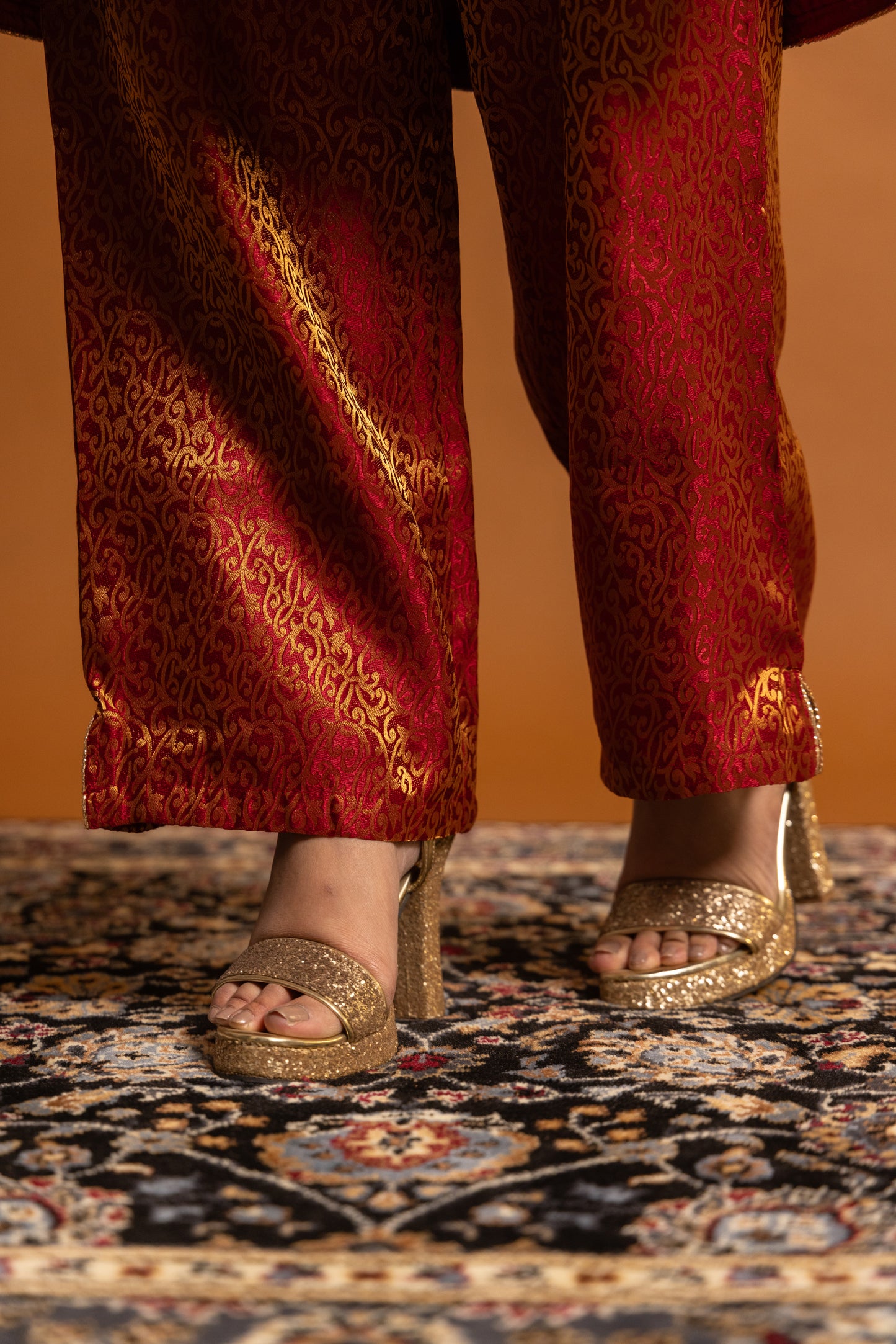Gul Meerab Makhmal Tilla Pheran Set